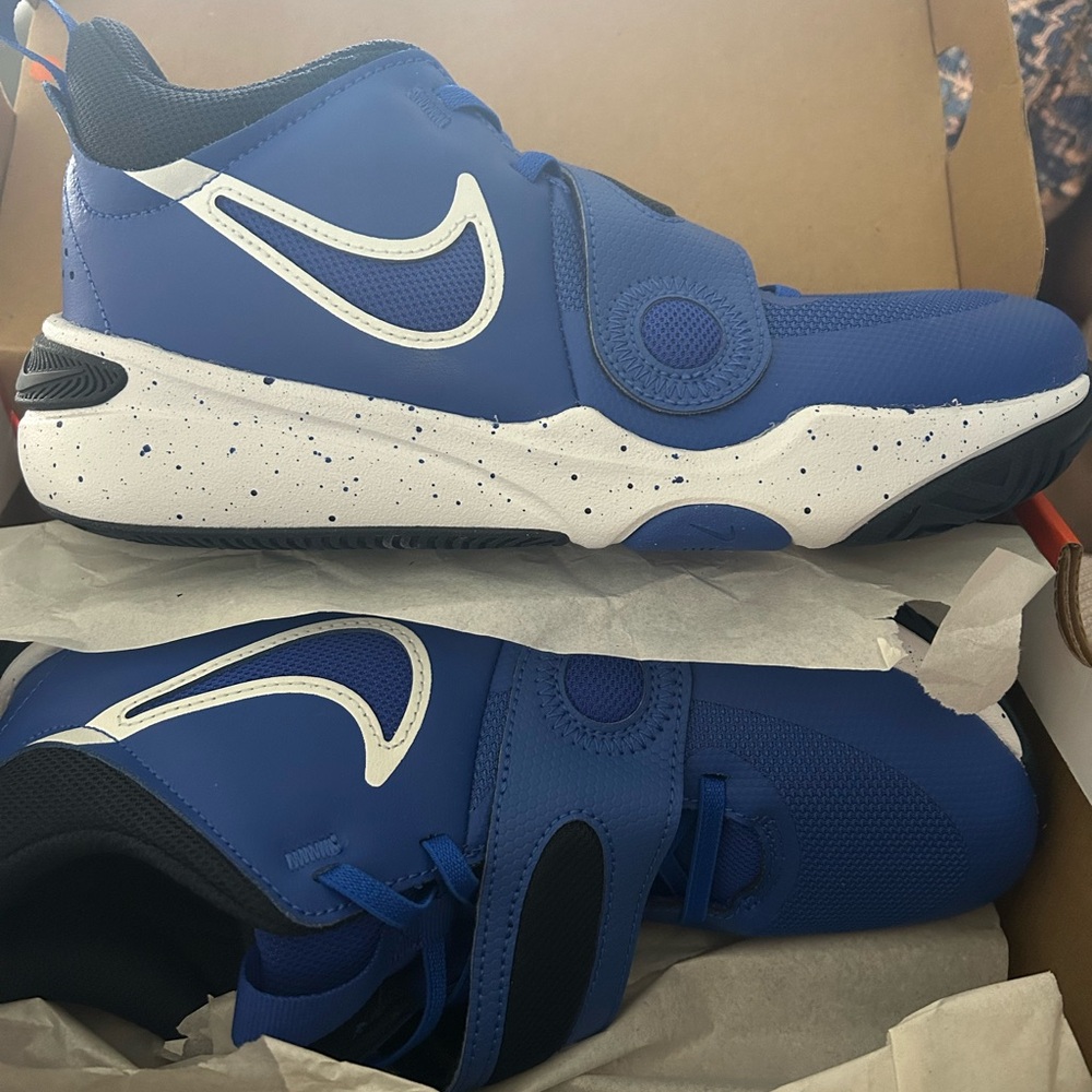 New!NIKE Blue and White Athletic Sneakers in box